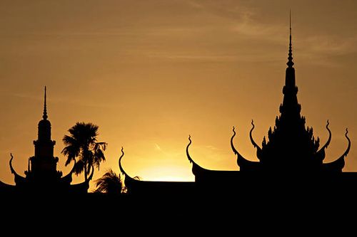 phnom-penh-cambodia-the-distinctive-national-museum-next-to-the-royal-palace-was-dedicated-by